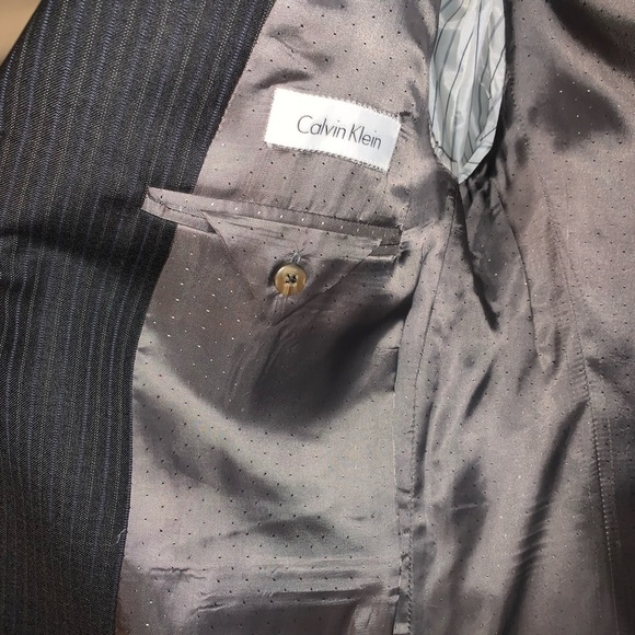Calvin Klein men’s gray pinstriped suit, blazer, and pants 100% Wool 40R - Picture 10 of 15